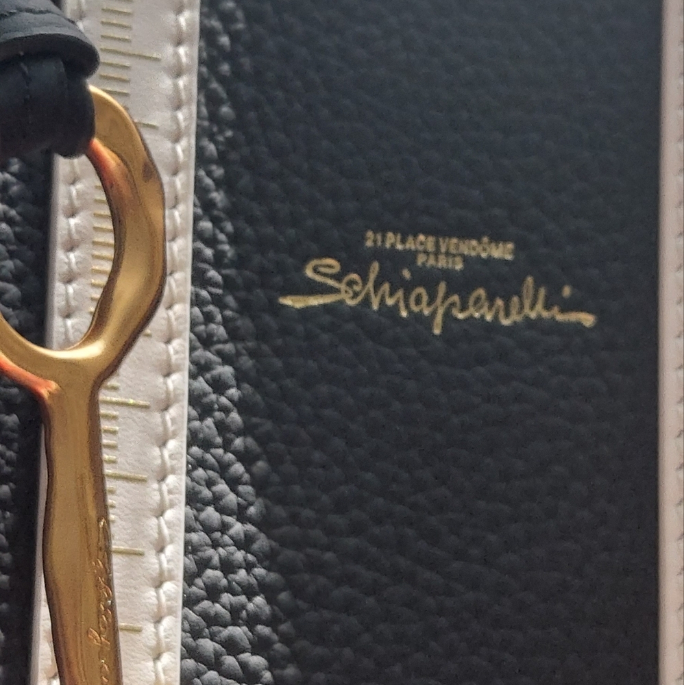 🌹Schiaparelli Tot b&w leather Measure tape motif  Bag whith removable key charm - Picture 4 of 16